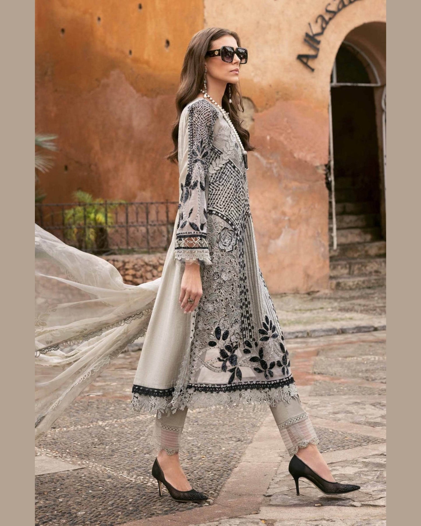MARIA.B LAWN UNSTITCHED EMB 3PC 25’ (10-B) - City Cloth House