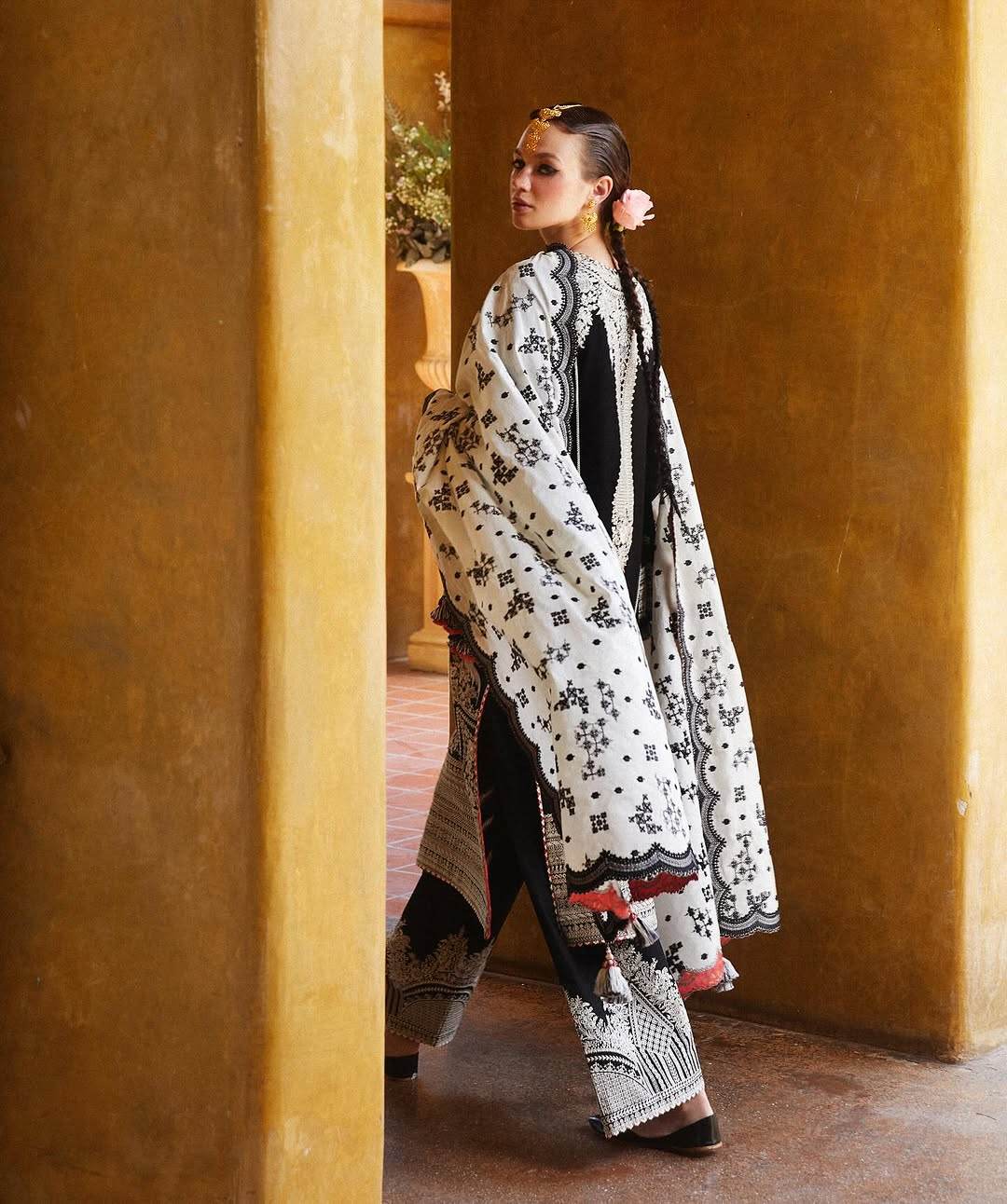 HUSSAIN REHAR LAWN UNSTITCH EMB 3PC SHAMS-KS004 - City Cloth House