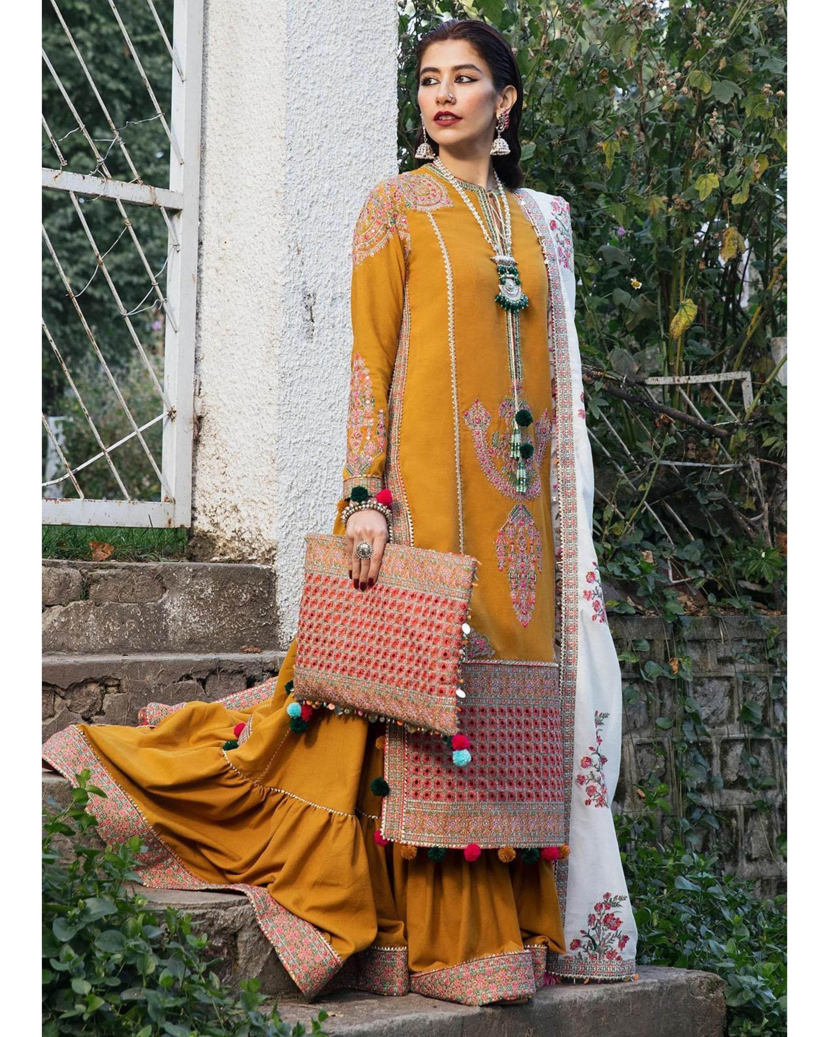 HUSSAIN REHAR KARANDI UNSTICHED EMB 3PC - City Cloth House