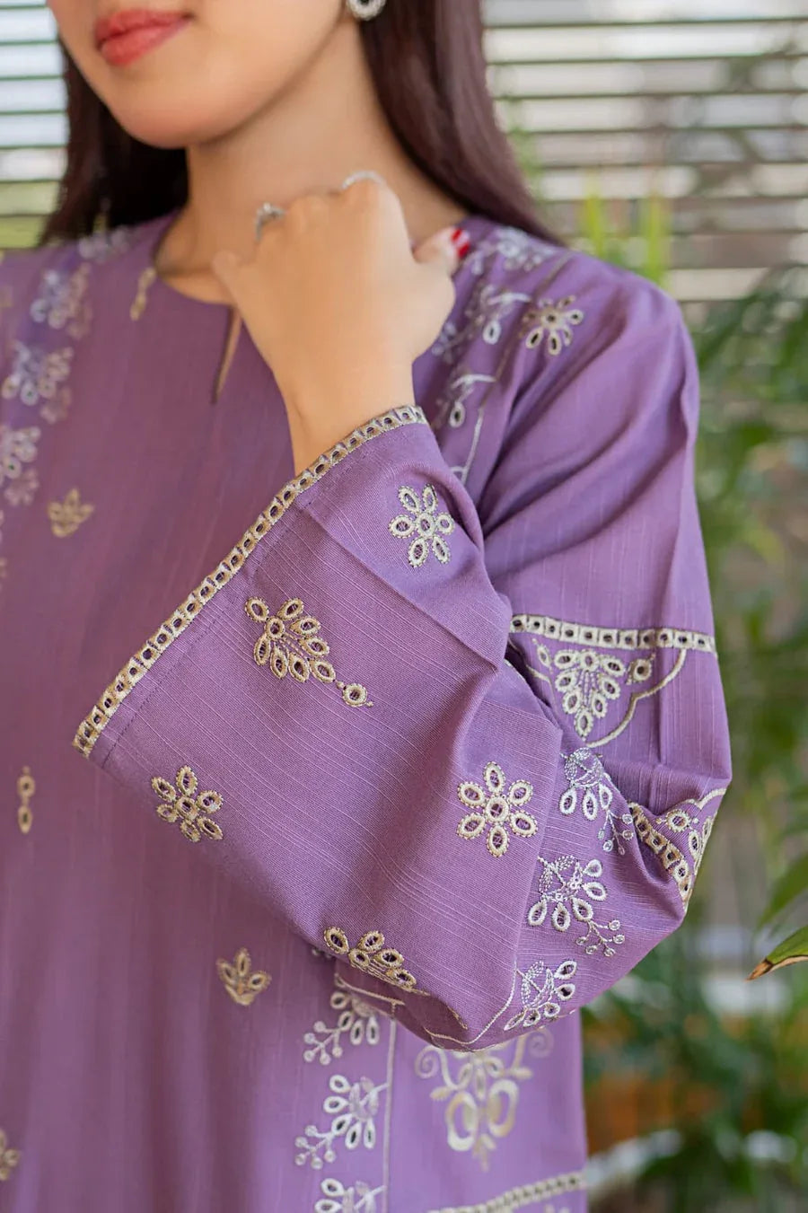 UGRE LAWN LUXURY UNSTITCHED EMB 2PC - City Cloth House