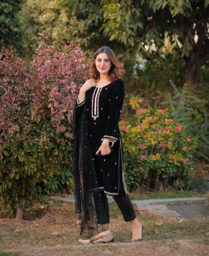 SIDRA MUMTAZ VELVET UNSTITCHED EMB 3PC - City Cloth House