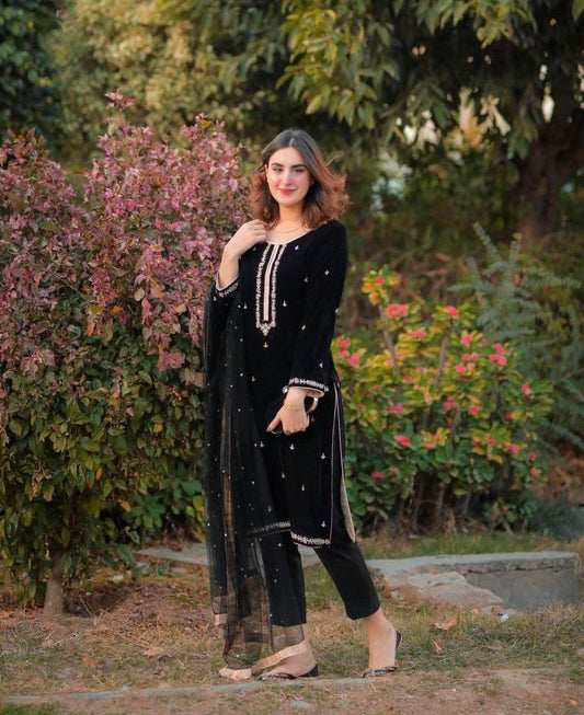 SIDRA MUMTAZ VELVET UNSTITCHED EMB 3PC - City Cloth House