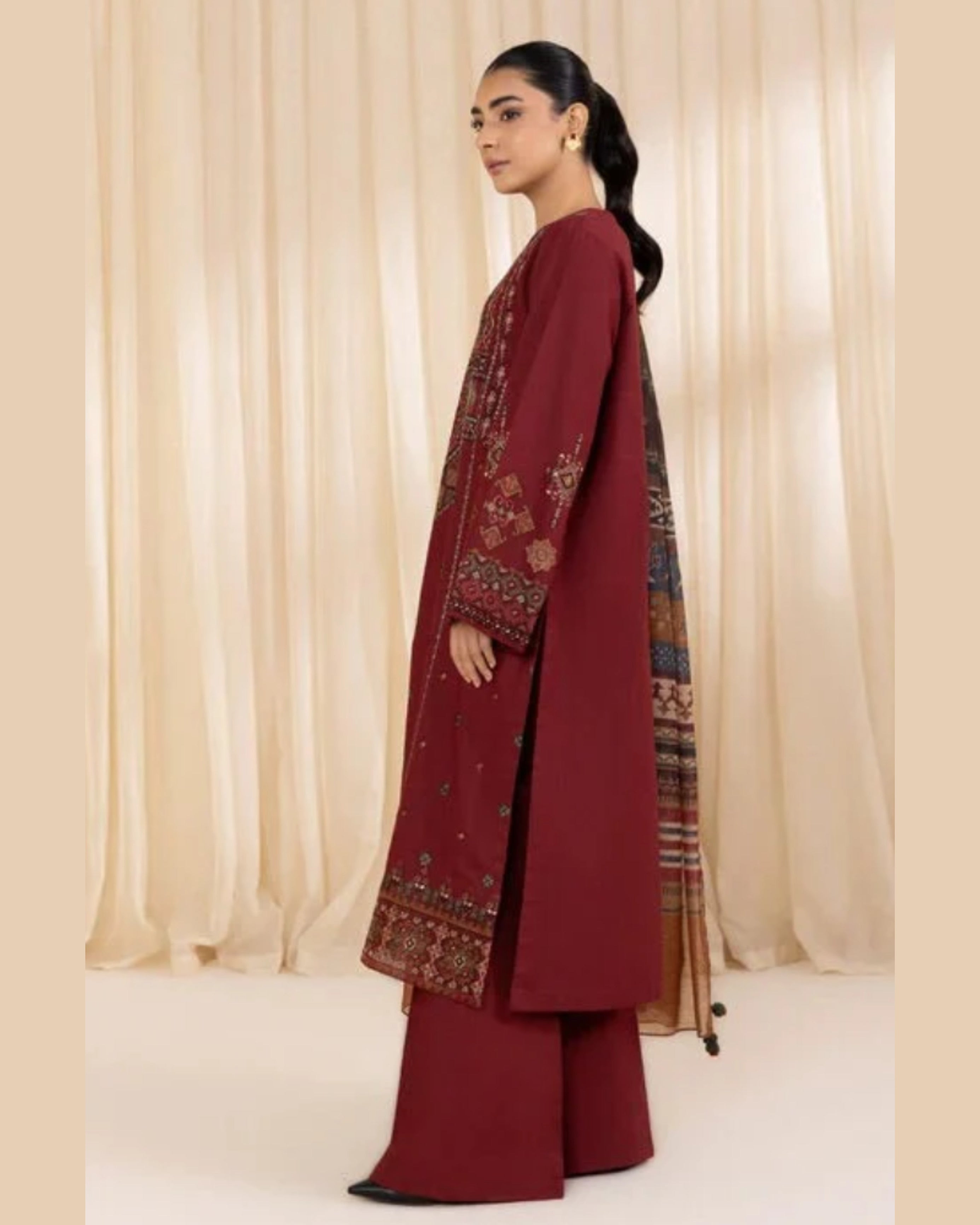 SAPPHIRE LAWN UNSTITCHED EMB 3PC